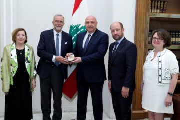 الرئيس عون مستقبلا وفد مجلس الشيوخ الفرنسي