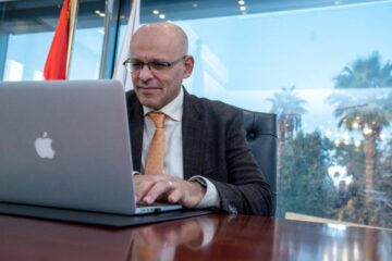 الناقد الفني دكتور محمد عبد الله يكتب : الموسيقى التصويرية لاتكذب