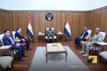 رئيس مجلس السيادة  يلتقي السفير التركي لدى السودان